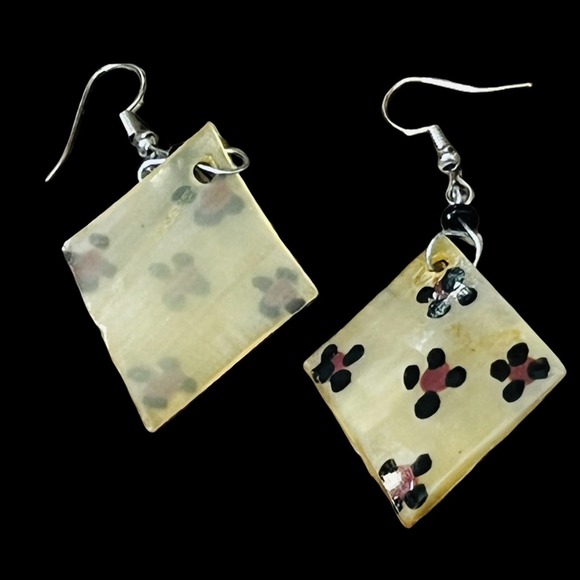 Handcrafted horn earrings, made in Africa. Benefits charity. - Picture 7 of 11